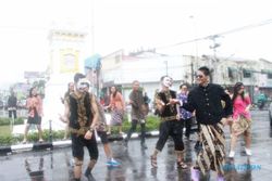 Horison Ultima Riss Rayakan Ulang Tahun dengan Flash Mob