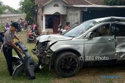 KECELAKAAN DEMAK : Mogok di Rel KA, Honda CRV Remuk Terlanggar Argo Bromo Anggrek