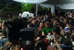 JOKOWI MANTU : Video Presiden Salami Ribuan Relawan, Paspampres Kewalahan