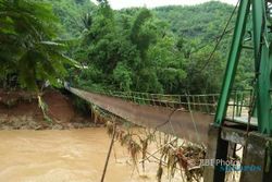 BENCANA PACITAN : 6 Korban Tanah Longsor dan Banjir Belum Ditemukan