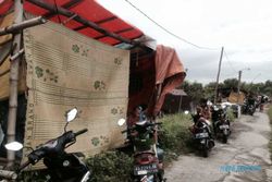 BANJIR SUKOHARJO : Wilayah Mojolaban Tergenang Air, Warga Mengungsi ke Tanggul