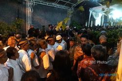 JOKOWI MANTU : Ribuan Relawan Projo Terus Berdatangan, Jl. Kutai Timur Solo Tak Cukup
