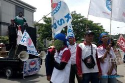 DEMO SEMARANG : Tuntut Kenaikan UMK 2018, Ribuan Buruh Cari Gubernur Jateng