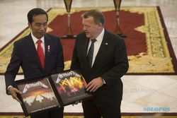 Nyeleneh Tapi Istimewa, Album Metallica dari PM Denmark untuk Jokowi