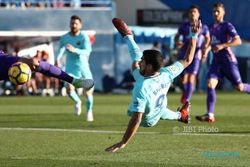 LIGA SPANYOL : Luis Suarez, Si Spesialis Gol Tendangan Gunting