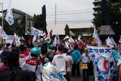 DEMO SEMARANG : Buruh Berunjuk Rasa Tuntut UMK 2018 Kota Semarang Rp2.754.865