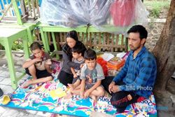 KASUS KEIMIGRASIAN : Tragis, Jauh-Jauh ke Semarang, Keluarga Afganistan Telantar di Warung Mi Ayam