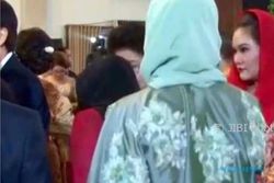 Hadiri Pernikahan Kahiyang Ayu-Bobby Nasution, Bupati Kendal Tampil Menawan