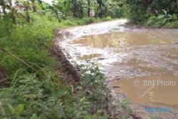 INFRASTRUKTUR SEMARANG : Duh, Jalan Bubur di Rowosari Belum Diperbaiki