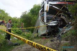 Rem Blong, Bus Tabrak Bukit Bego Sebabkan Dua Orang Meninggal
