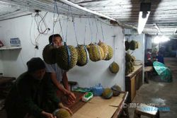 WISATA MADIUN : Jalan-Jalan ke Batil Sambil Cari Durian Lokal