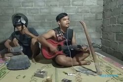 Pakai Helm, Sekop & Ember, Cover Lagu Bintang di Surga Ini Bikin Ngakak