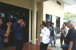 KORUPSI NGANJUK : KPK Periksa Pejabat Pemkab Nganjuk di Polres Madiun Kota