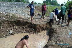 BANJIR MADIUN : Ada Proyek Double Track KA, 75 Rumah di Desa Dimong Kebanjiran