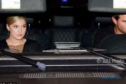 Taylor Lautner dan Olivia Holt Terpegok ke Gereja Bareng, Pacaran?