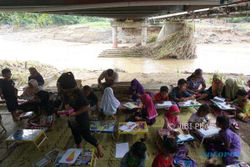Diterjang Banjir, Jembatan Edukasi Siluk Bangkit Kembali