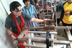Menenun, Membangun Ekonomi Warga Sumberarum