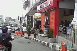PARKIR SEMARANG : Warganet Pantau Halte BRT Depan Java Mall
