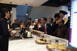 Presiden Jokowi Mendadak Mampir Cafe Fisipol UGM, Minum Kopi Rp13.500