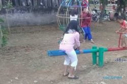 INFRASTRUKTUR SEMARANG : Duh, Mainan Anak di Taman Bangetayu Bahayakan Pengguna