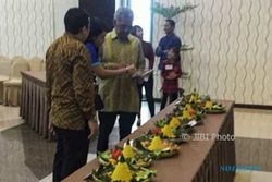 HARI IBU : Uji Kekompakan Ibu dan Anak dengan Lomba Tumpeng