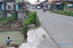 LONGSOR KLATEN : Talut Kali Papah Ambrol Ancam Jalan Bayat-Cawas