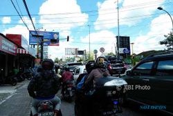 LIBUR AKHIR TAHUN : Cuaca Cerah, Jalur Masuk Jogja Melalui Jalan Magelang Macet