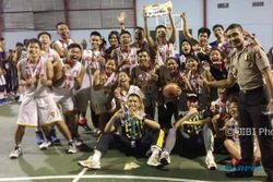KAMPUS DI SEMARANG: Udinus Kawinkan 2 Gelar Juara Basket di Porsimaptar 2017