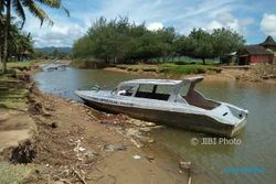 BENCANA PACITAN : Muncul 3 Sungai Baru di Pantai Teleng Ria Akibat Banjir Bandang