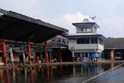 Terminal Terboyo Ditinggalkan dan Digenangi Rob, Nasib 148 Pedagang Terancam