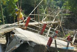 Tak Tunggu Pemerintah, Warga Piyungan Gotong Royong Bangun Jembatan