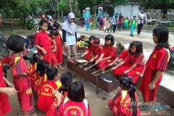 WISATA SOLO : Seru, TSTJ Gelar Festival Bakar Ikan Bersama Anak Sekolah