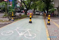 PERPARKIRAN SOLO : Pelanggaran! Jalur Khusus Sepeda Dipakai Parkir Mobil
