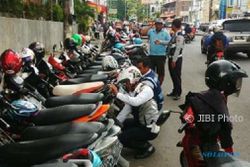 Parkir Sembarangan, Motor dan Taksi di Semarang Digembosi