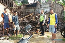 BENCANA PONOROGO : Rumah Warga Balong Ambruk Diguyur Hujan Berjam-Jam