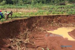 Aneh, Muncul 17 Lubang di Rongkop