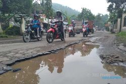 Jalan Rusak di Melikan Klaten Picu Kecelakaan Lalu Lintas