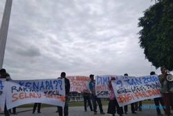 PEMECATAN PHL : Demo di Depan Parasamya, PHL Bacakan Surat Terbuka untuk Gubernur DIY