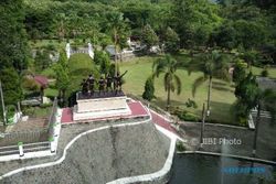 WISATA MADIUN : Monumen Kresek Bersolek, Kini Jadi Lokasi Favorit untuk Foto Prewedding