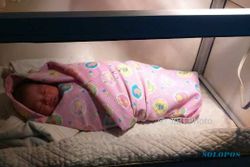 PENEMUAN BAYI MADIUN : Bayi Laki-Laki Baru Lahir Ditinggal di Depan Rumah Warga Geger