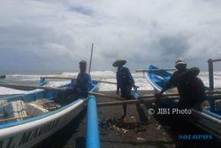 Gelombang Tinggi, Nelayan Pantai Depok Paceklik Ikan