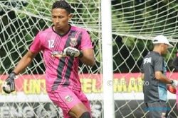 LIGA 2 : Kiper Anyar Persibat Batang Disambut Kritik