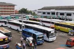 Demo Angkutan Umum Kembalikan Izin Bus Masuk Terminal Terboyo Semarang