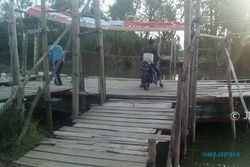 INFRASTRUKTUR DEMAK : Tak Ada Jembatan, Capai Desa di Demak Ini Harus Pakai Perahu