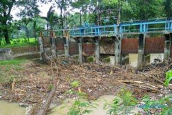 BENCANA SUKOHARJO : Sampah Penuhi Pintu Air Sungai Siluwur, Awas Banjir!
