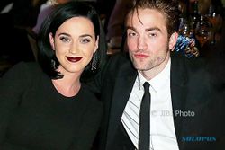 Terpergok Makan Malam Bareng, Robert Pattinson dan Katy Perry Pacaran?