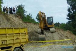 Tak Berizin, Penggalian Tanah untuk Jalan Alternatif di Bulu Sukoharjo Disegel Satpol PP