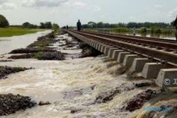 BENCANA JATENG : Jalur Besi Terendam Banjir, 14 Kereta Api Semarang Telat 4 Jam