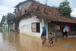 Banjir Bandang di Bojonegoro Rusak Jembatan dan Belasan Rumah