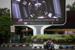 Flyover Segera Dibangun, Videotron di Manahan Solo Dibongkar